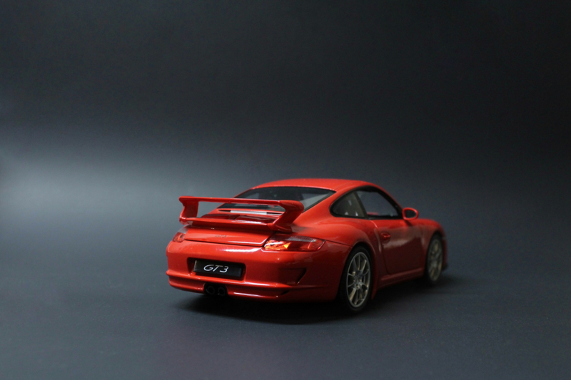 Illustration for article titled 1:18 Scale Porsche 997 GT3 by Welly